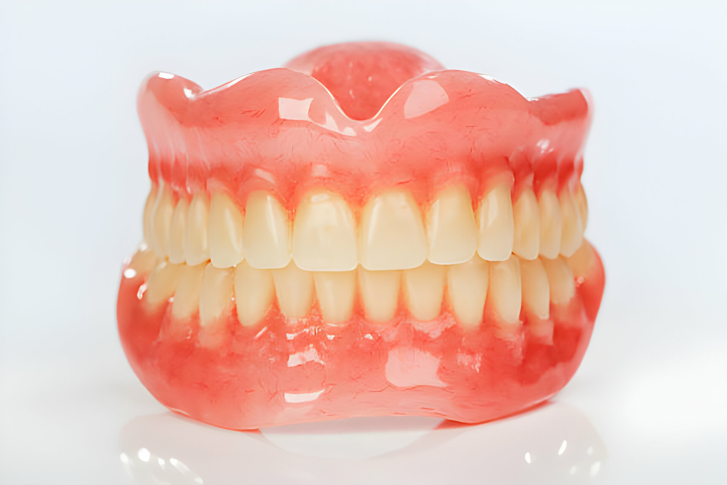 Advice on How to Eat While Wearing New Dentures_1
